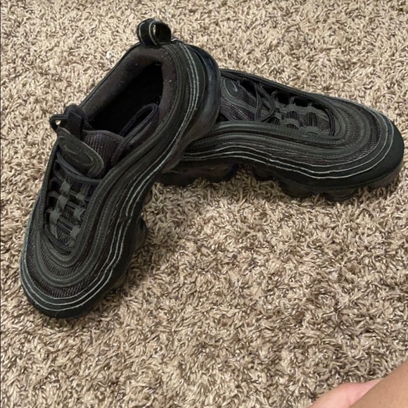 Boys VaporMax size 4.5 - Picture 4 of 7